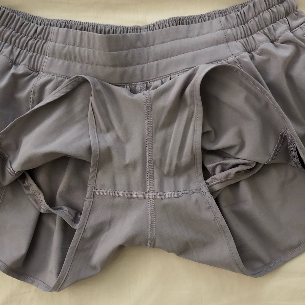 Lululemon hotty hot shorts 2.5” dark chrome size 8 - Picture 4 of 8